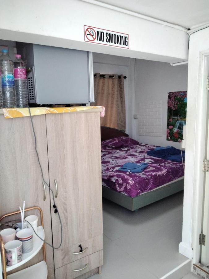 Danee Hostel Bangkok Bagian luar foto