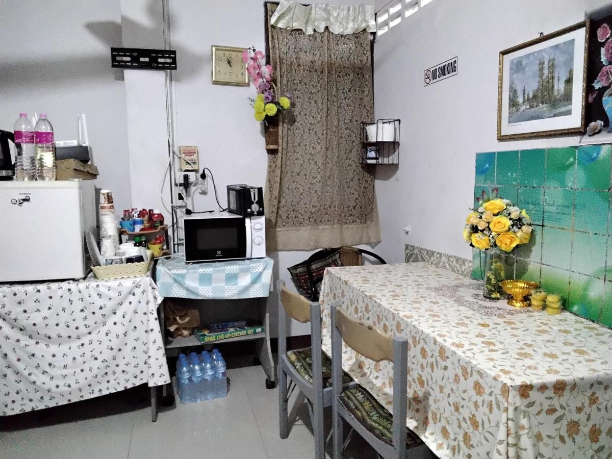 Danee Hostel Bangkok Bagian luar foto