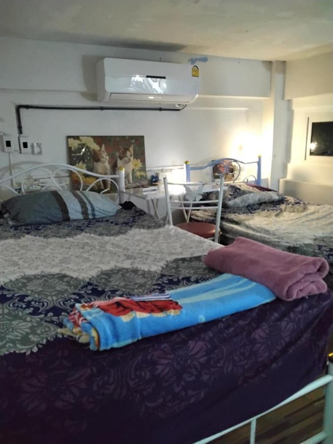 Danee Hostel Bangkok Bagian luar foto