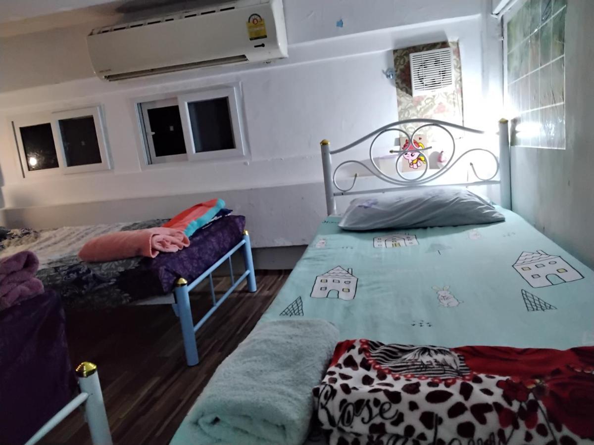 Danee Hostel Bangkok Bagian luar foto